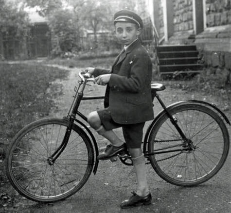 396_Jakob-Neustädter-mit-dem-Fahrrad,-1933