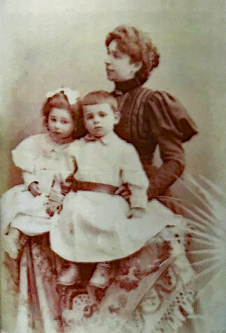 Hermann Sigmund mit Schwester Ida und seiner Mutter Paula