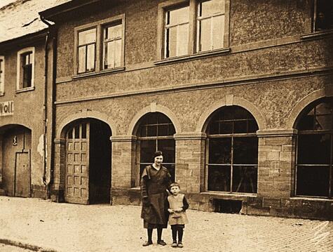325_Foto zeigt vermutlich Rose Kohn und Hausangestellte, ca. 1903 (Foto Evamaria Bräuer)