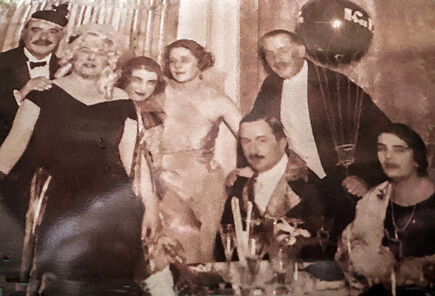 1920's-Berlin-left-Willy-Lessing,-3rd-from-left-Ida-,-Bernhard-and-Paula-Lessing-on-right