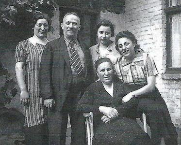 Johanna, Victor, Ilse und Rosalia Falkenstein (stehend v.1.n.r.). Jeanetta Falkenstein (sitzend)