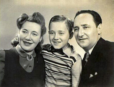 Ruth-Kornfeld-mit-ihrem-Mann-Siegfried-und-Sohn-Ralph
