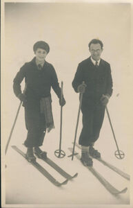757_Ruth Stein mit ihrem Mann Fritz beim Skifahren