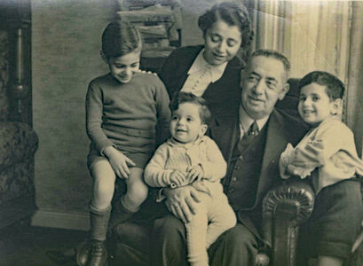 Wolfgang-Stein-mit-seiner-Mutter-Ruth,-seinem-Großvater-Hugo-Kantorowicz-und-seinen-Brüdern-Heimnz-Thomas-und-Michael